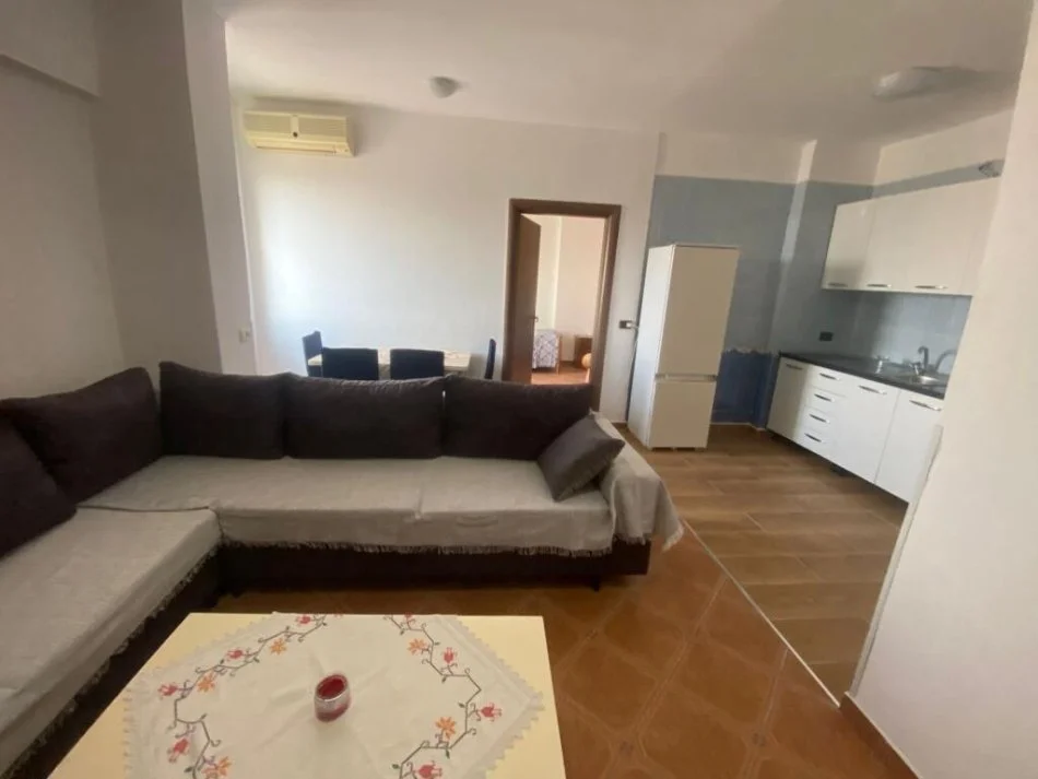 Tirane, jap me qera apartament 2+1+Ballkon Kati 8, 95 m² 600 € (PERBALLE DELIJORGJIT TE NELA)