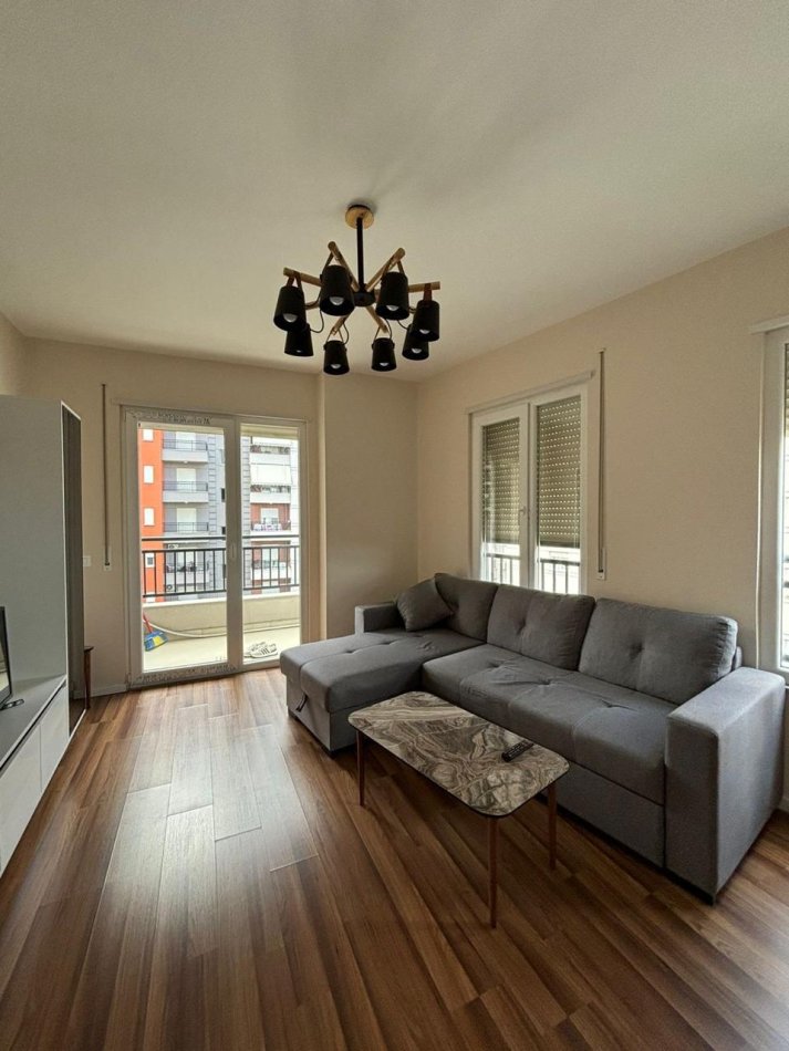 Tirane, jepet me qera apartament 2+1 Kati 4, 100 m² 500 € (Astir , Vila L2)