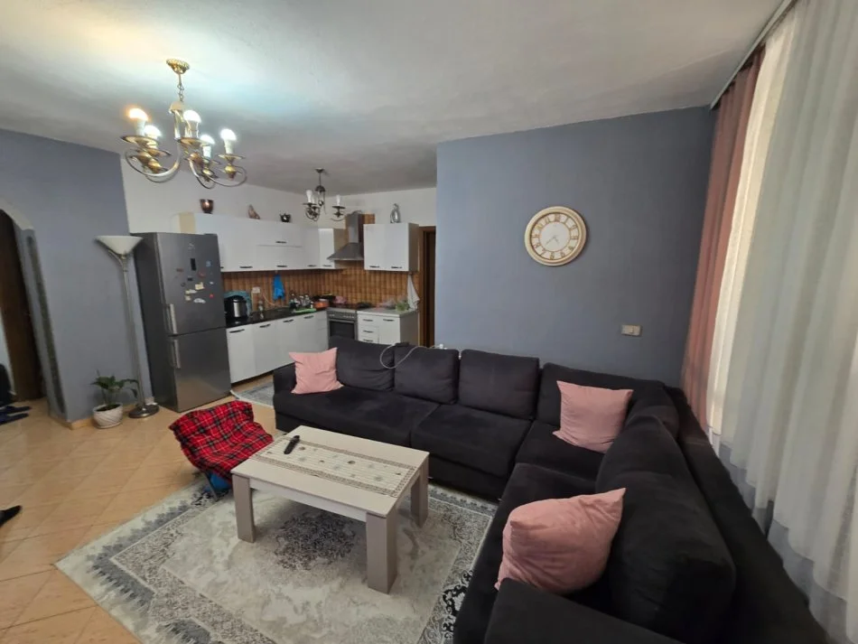 Tirane, Liste me oferta apartament 2+1+Ballkon , 92 m² 250.000 € (rruga medar shtylla)