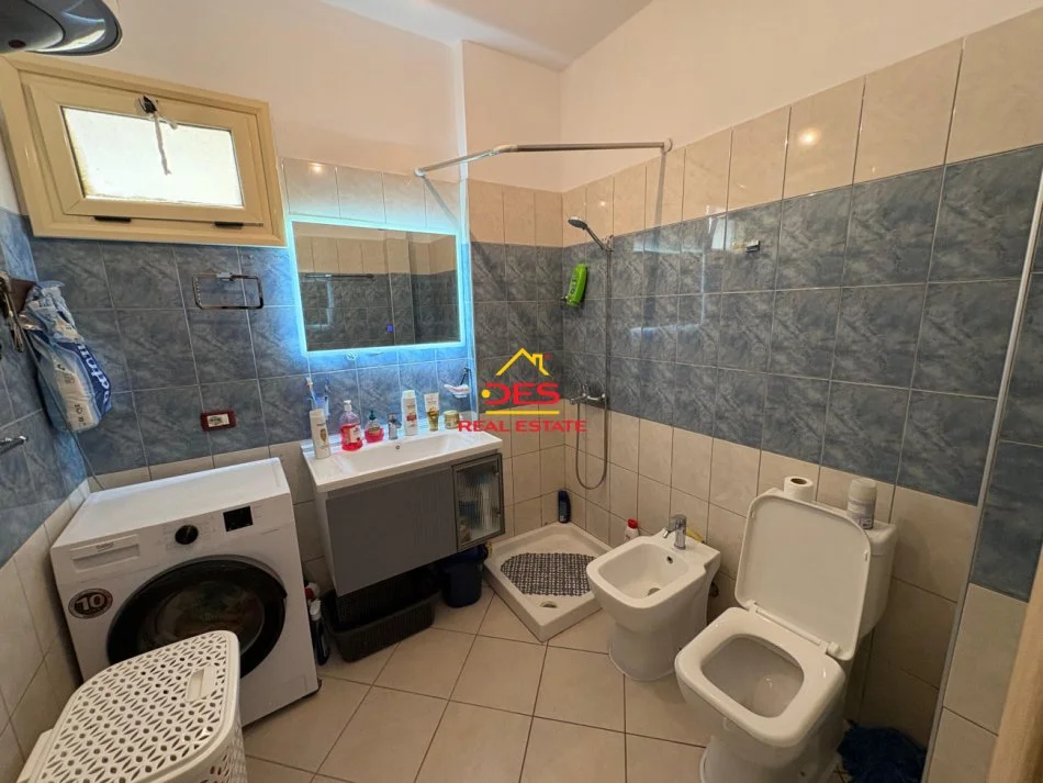 Vlore, jepet me qera apartament 1+1+Ballkon Kati 3, 70 m² 350 € (Rruga Murat Tërbaçi)