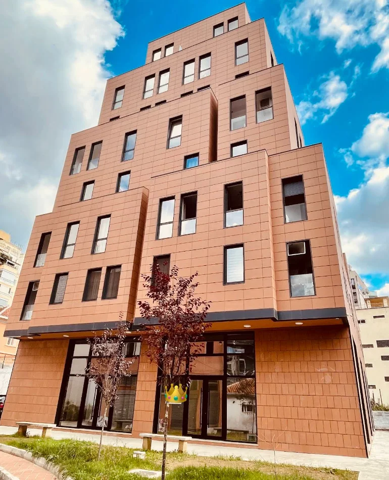 Tirane, shitet dyqan Kati 0, 418 m² 1.400.000 € (rruga e barrikadave)