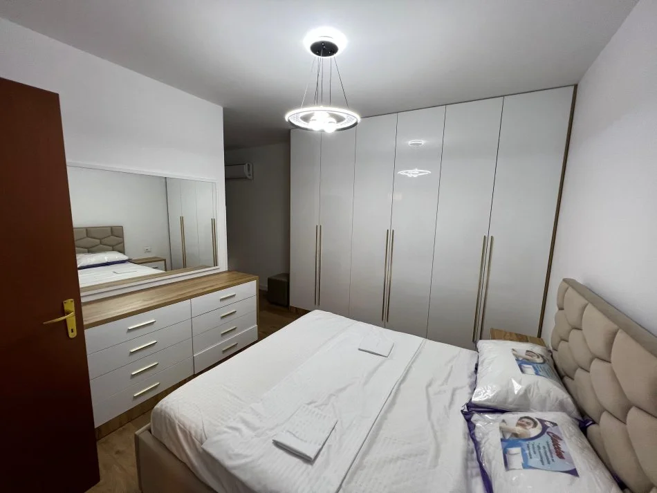 Tirane, jepet me qera apartament 2+1 Kati 6, 120 m² 800 € (Rruga e kavajes)