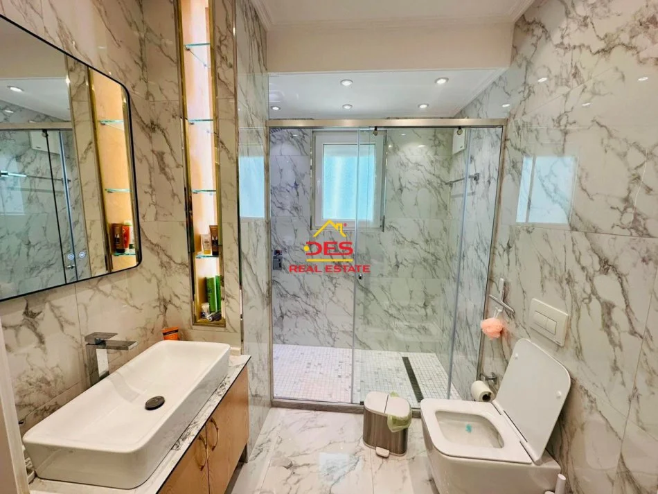 Vlore, jepet me qera apartament 2+1+Ballkon Kati 2, 120 m² 1.500 € (Rruga Murat Tërbaçi)