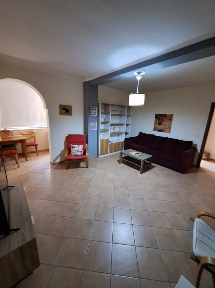 Tirane, jepet me qera apartament 1+1+Ballkon Kati 8, 85 m² 55.000 Lek(Stadiumi Dinamo)