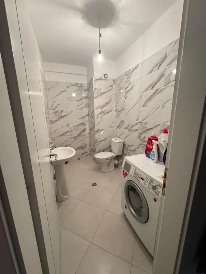 Tirane, jepet me qera apartament 2+1+Aneks+Ballkon Kati 8, 115 m² 400 € (Astir)