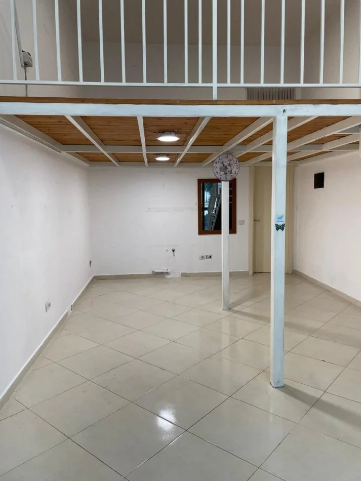 Tirane, jepet me qera ambjent biznesi Kati 0, 55 m² 350 € (Rrethrrotullimi Astirit)