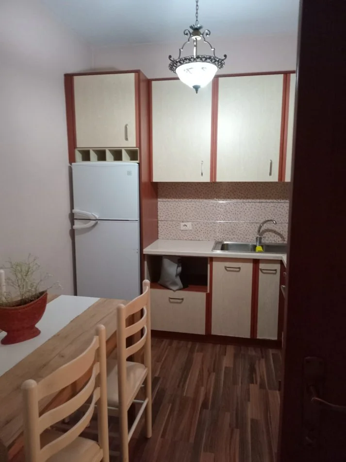 QERA APARTAMENT 1+1,RESTORANT FRESKU ,400EUR