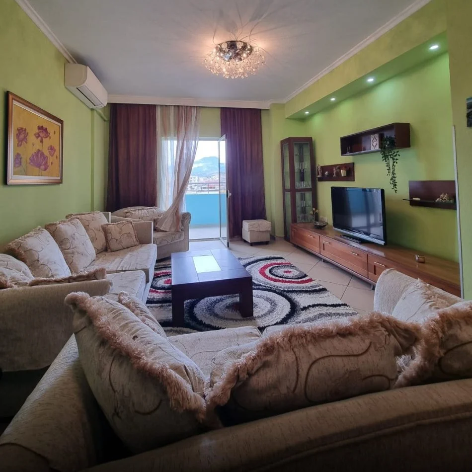 Tirane, jepet me qera apartament 2+1 Kati 8, 650 € (Zogu i zi)
