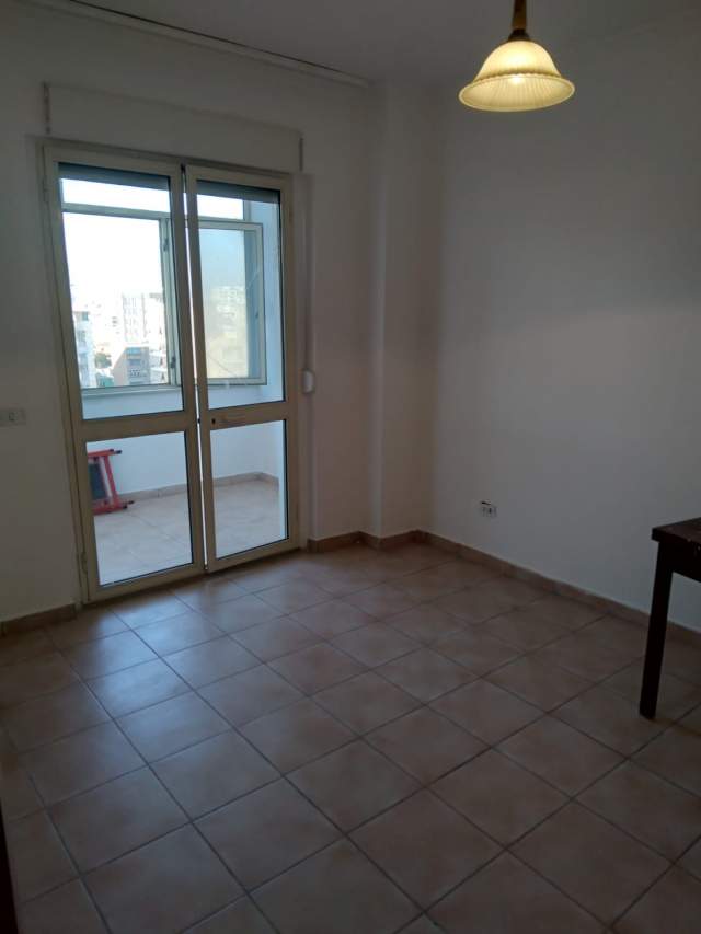 Tirane, jepet me qira per zyre appartament 3+1+1 +2 BLK, kayi 9, 140 m2, 600 euro neto