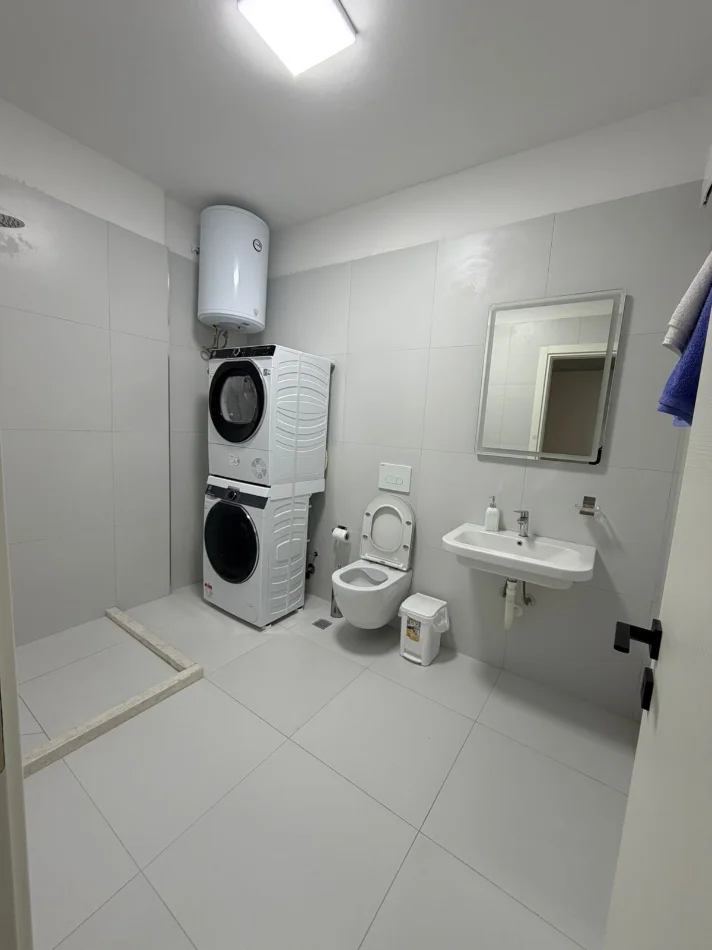 Tirane, jepet me qera apartament 2+1+post parkimi Kati 6, 100 m² 700 € (Porcelan prane Tv Klan)
