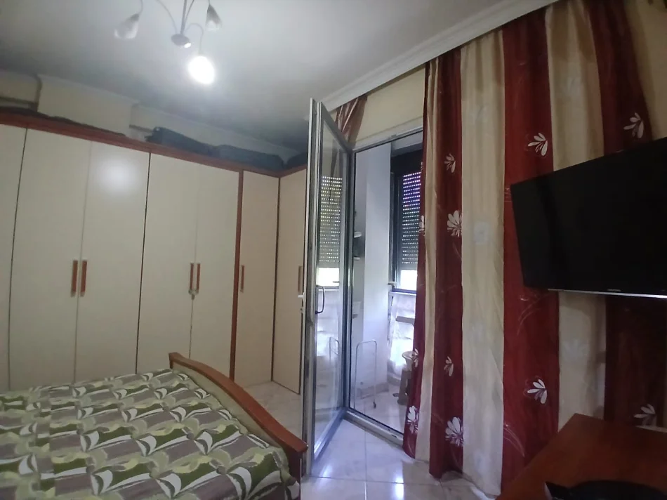 Tirane, jepet me qera apartament 1+1 Kati 4, 72 m² 530 € (Fondi Besa ,Rruga Dritan Hoxha)