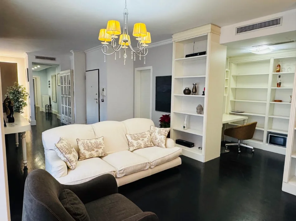 Tirane, jepet me qera apartament 3+1 , 130 m² 1.300 € (Prane Shkolles 11 Janari)