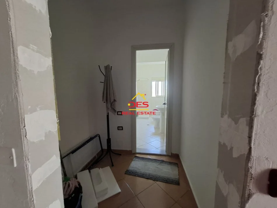 Vlore, jepet me qera apartament 2+1+Ballkon Kati 2, 120 m² 400 € (Rruga Shyqyri Ali Merka)