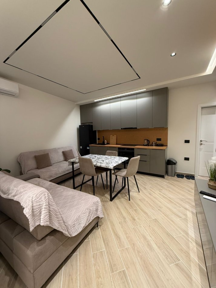 Tirane, jepet me qera apartament 1+1+Ballkon Kati 4, 60 m² 550 € (Rruga 5 Maji)