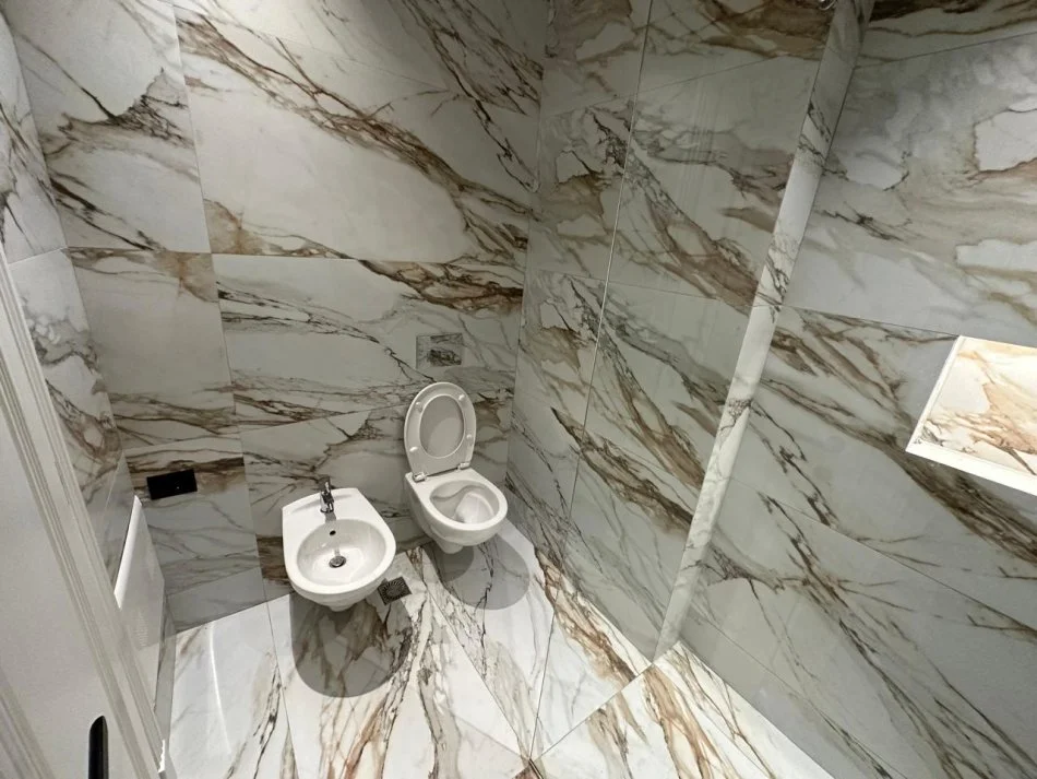 Tirane, jepet me qera apartament 2+1 Kati 6, 130 m² 1.200 € 