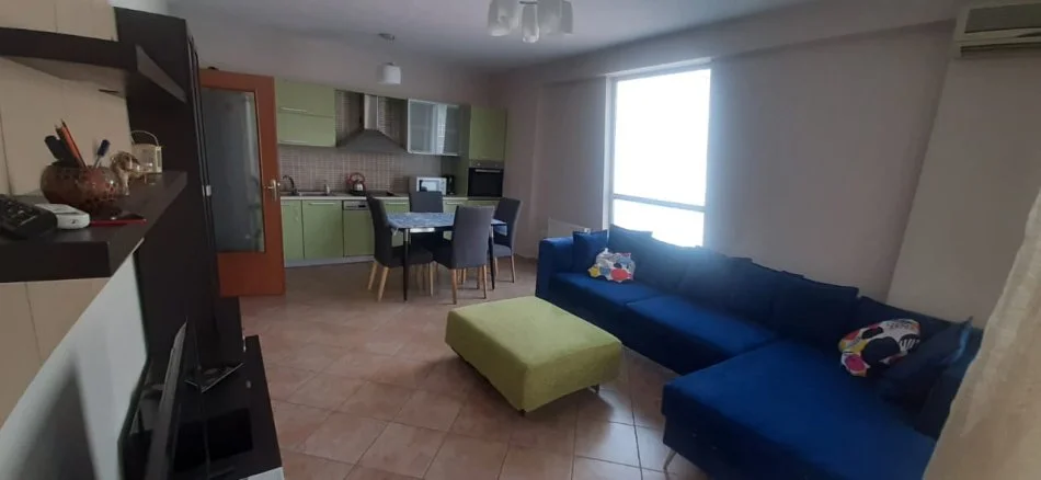 Tirane, jepet me qera apartament 2+1 Kati 3, 115 m² 650 € (Komuna e Parisit,Kompleksi Kika 1)