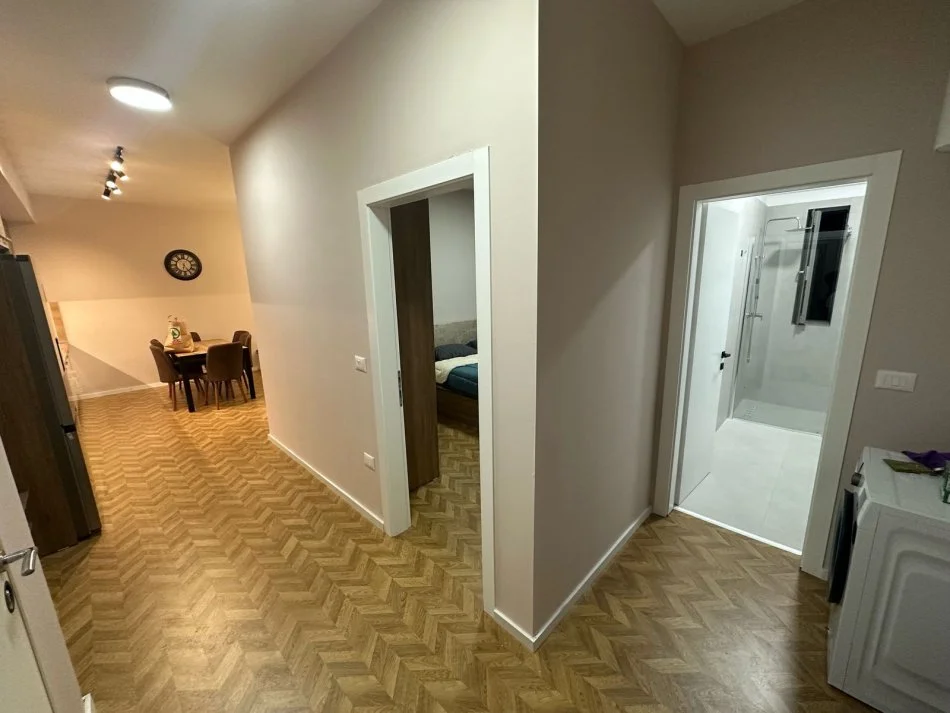Tirane, jepet me qera apartament 1+1 Kati 4, 97 m² 550 € 