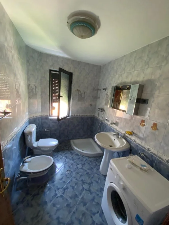 Tirane, jepet me qera apartament 2+1 Kati 5, 500 € (Mbrapa Restorant Durresit)