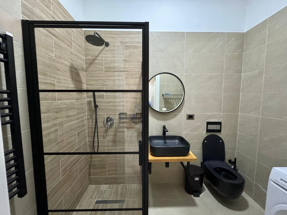 Tirane, jepet me qera apartament 2+1 Kati 1, 90 m² 550 € (LIQENI I THATE)