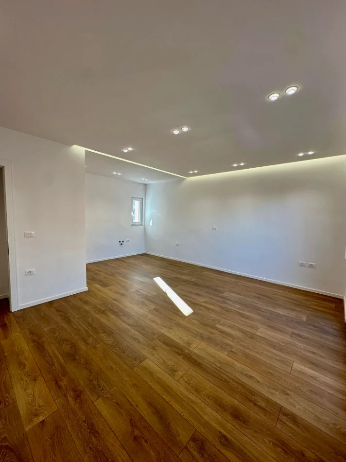 Tirane, shitet apartament 2+1+Aneks+Ballkon Kati 4, 75 m² 193.000 € (Haxhi Hysen Dalliu Afer ish St, Trenit)