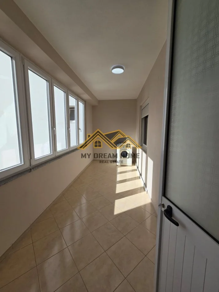 Durres, jepet me qera apartament 1+1 Kati 8, 70 m² 400 € (ISH URT)