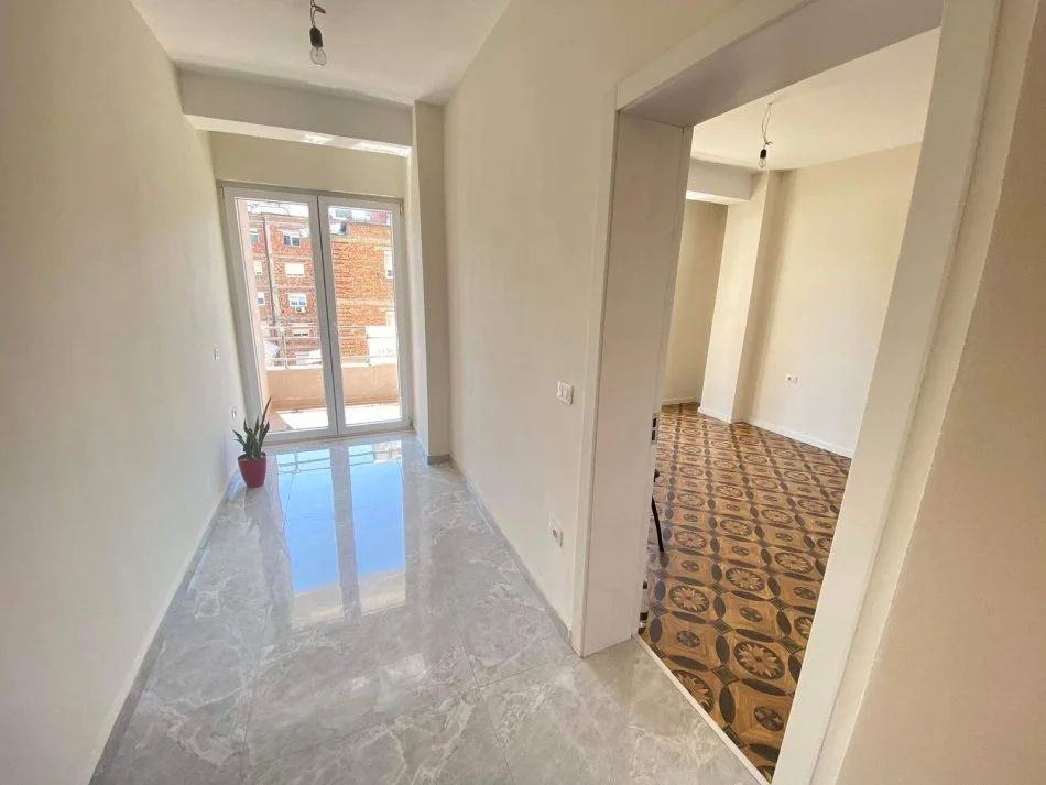 Tirane, shitet apartament Kati 3, 106 m² 306.500 €