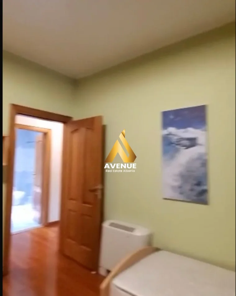 Tirane, jepet me qera apartament 3+1 Kati 4, 164 m² 1.500 € (Rruga kosovarve)