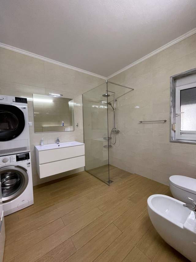 Tirane, shitet apartament 2+1 Kati 4, 136 m² 500.000 Euro