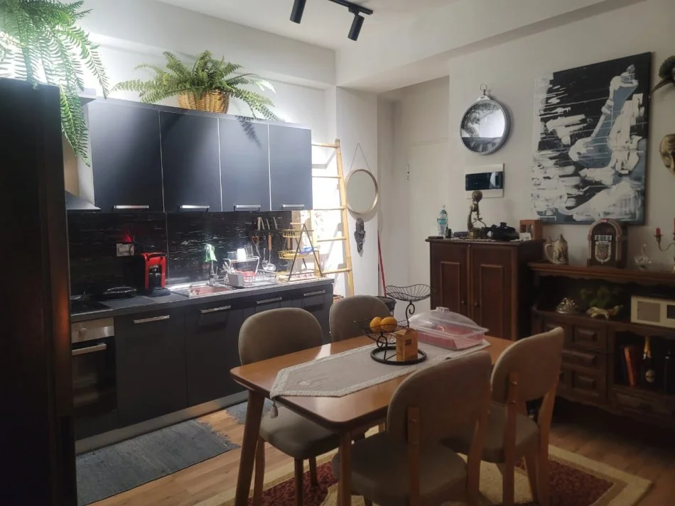 Tirane, shitet apartament 2+1+Ballkon Kati 8, 82 m² 128.000 € (Rruga Pasho Hysa)