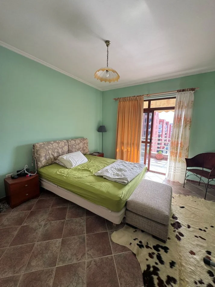 Tirane, jepet me qera apartament 1+1+Ballkon , 80 m² 550 € (rruga e Kavajes)