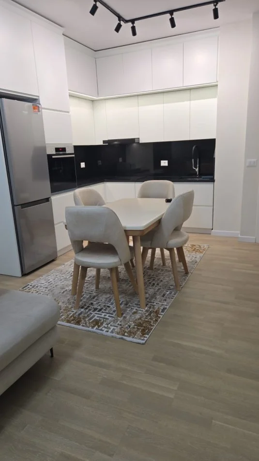 Shqiperi, jepet me qera apartament 2+1+Ballkon , 113 m² 600 € (Xhanfize keko)