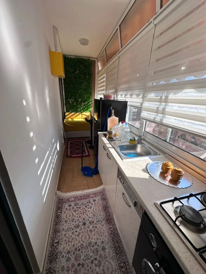 Tirane, jepet me qera apartament 2+1+Ballkon Kati 3, 90 m² 850 € (Rr Barrikadave Pas 15 Kateshit)