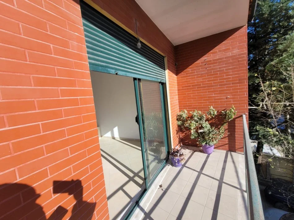 Tirane, jepet me qera apartament 3+1+Ballkon Kati 2, 118 m² 400 € 