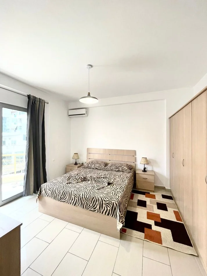 Tirane, jepet me qera 2+1+Ballkon , 600 € 