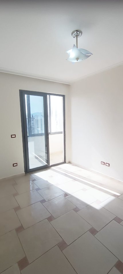 Tirane, jepet me qera apartament 3+1+Ballkon Kati 4, 132 m² 900 € 
