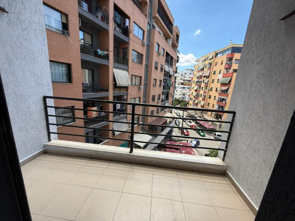Tirane, shitet apartament 1+1+Ballkon Kati 4, 61 m² 120.000 € (Rruga Aleksandri i Madh)