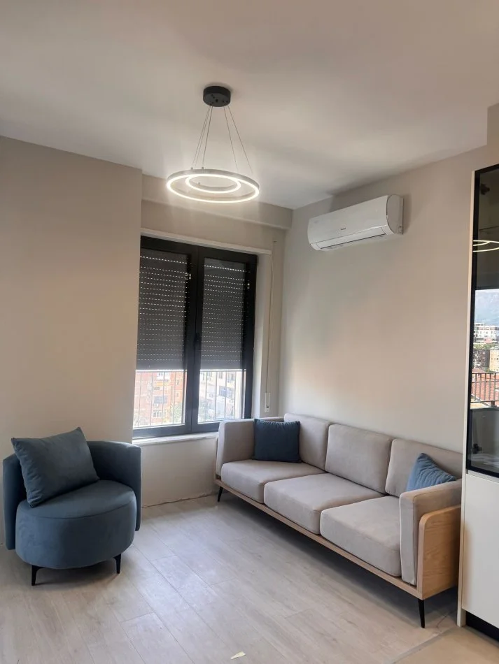 Tirane, jepet me qera apartament 1+1+Ballkon Kati 6, 60 m² 600 € (Stacioni Trenit)