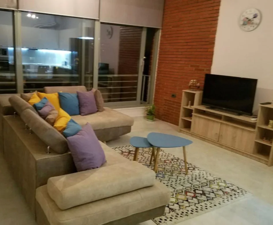 Tirane, jepet me qera apartament 2+1+Ballkon Kati 1, 105 m² 700 € 