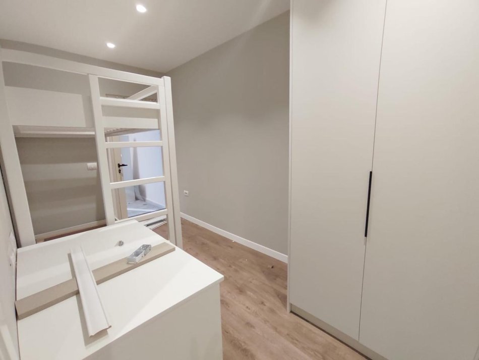 Tirane, jepet me qera apartament 2+1+Aneks+Ballkon Kati 1, 80 m² 750 € (Rruga Peti)