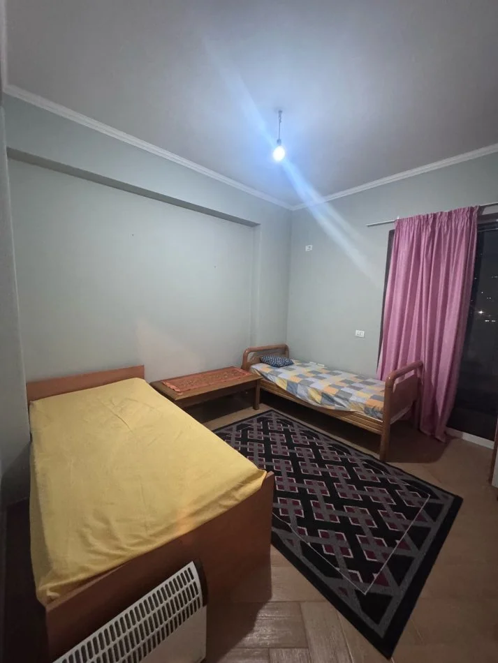 Tirane, jepet me qera apartament 2+1+Ballkon Kati 2, 85 m² 350 € (rruga Marie Kraja)