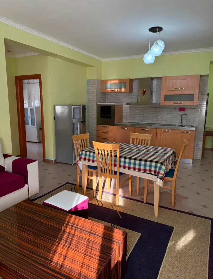 Tirane, jepet me qera apartament 1+1 Kati 2, 90 m² 600 € (qender , sheshi skenderbej)
