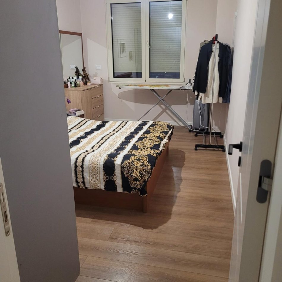Tirane, jepet me qera apartament 2+1+Ballkon Kati 3, 90 m² 600 € (Fusha e Aviacionit)