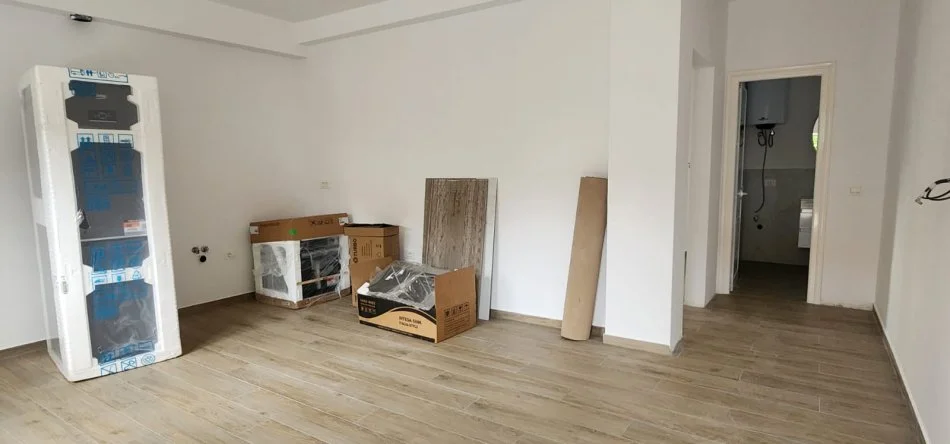 Tirane, jepet me qera apartament 1+1 Kati 1, 50 m² 300 € (Sauk prane Akademis se Policise)