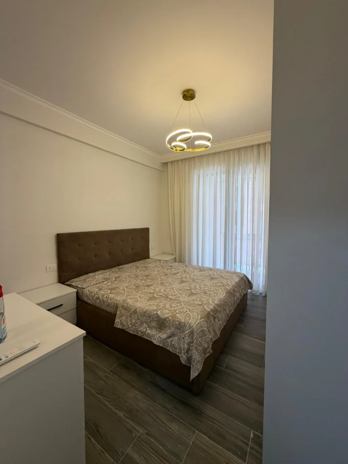 Tirane, jepet me qera apartament 1+1 , 70 m² 500 € (kashar , casa italia)
