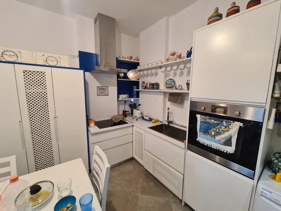 Shitet, Apartament 1+1 me Verande dhe oborr, Qerret, Durres!