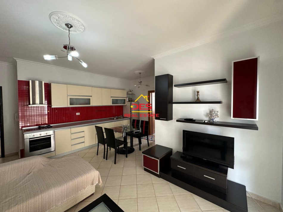 Shqiperi, jepet me qera apartament 1+1+Ballkon Kati 5, 70 m² 250 € (Rruga Murat Tërbaçi)