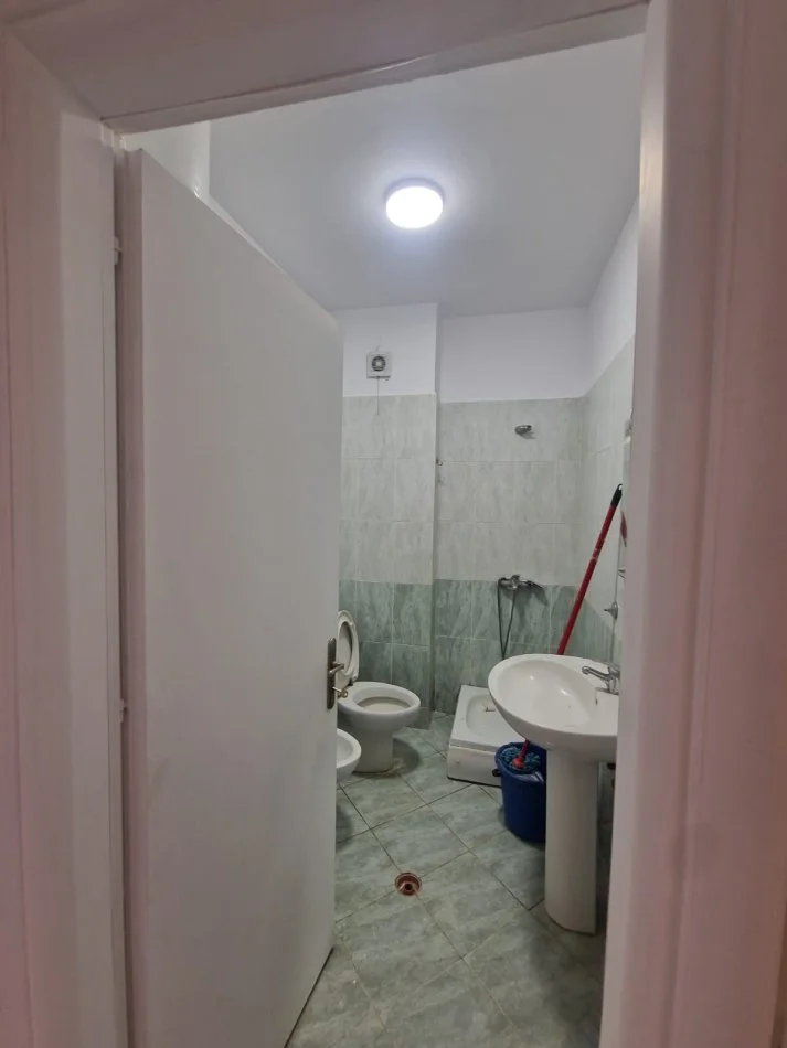 Tirane, shitet apartament 2+1+Ballkon Kati 5, 100 m² 130.000 € (Astir)