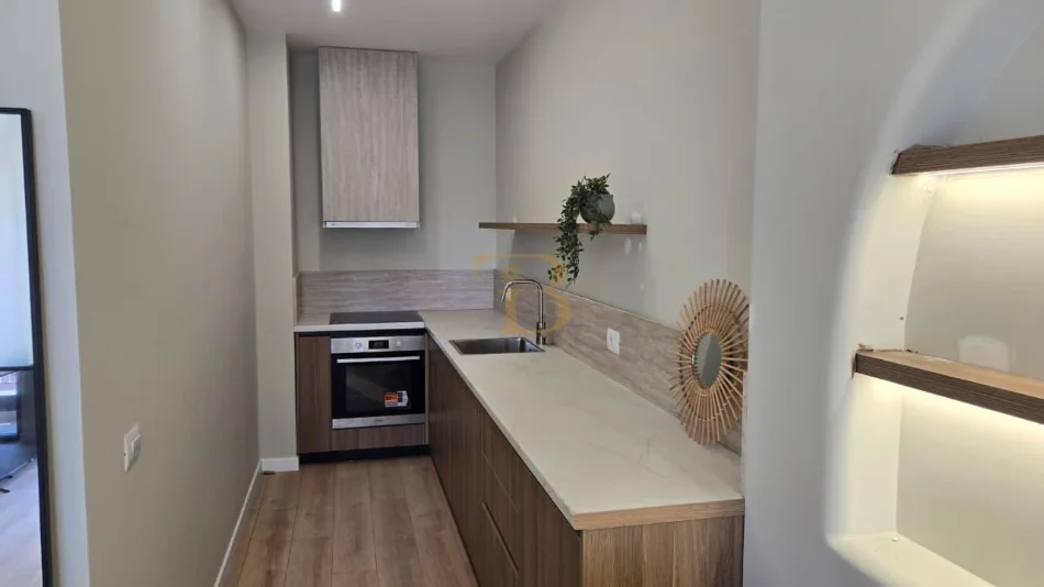 Tirane, shes apartament 1+1+Ballkon Kati 7, 63 m² 210.000 € (Rruga e Barrikadave)