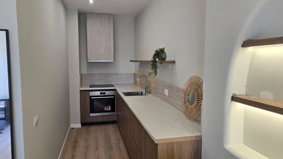 Tirane, jepet me qera apartament 1+1 Kati 7, 63 m² 1.000 € (Rruga e Barrikadave)