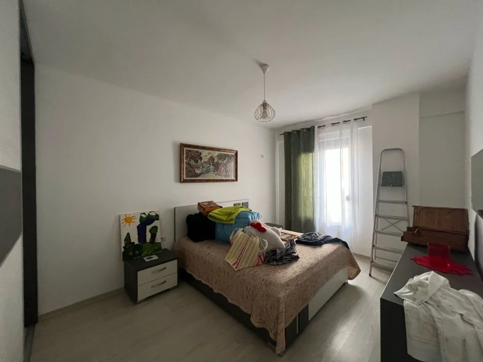 Tirane, jepet me qera apartament 2+1 , 450 € 